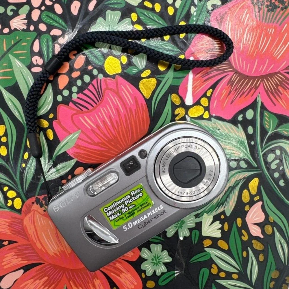 Sanyo‎ VPC-E2100 Digital Camera – Compact Point-and-Shoot Camera